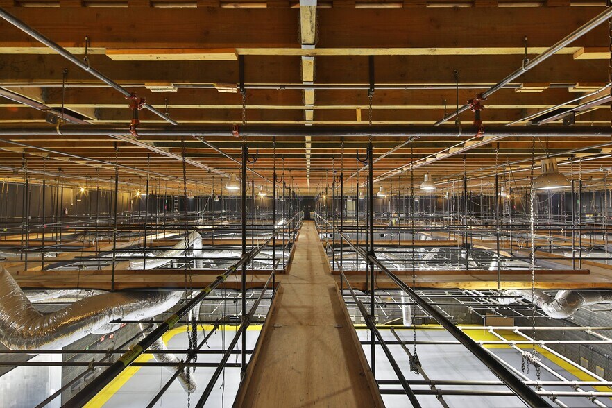 More Photos Of 16829 Saticoy St, Van Nuys Industrial For Lease