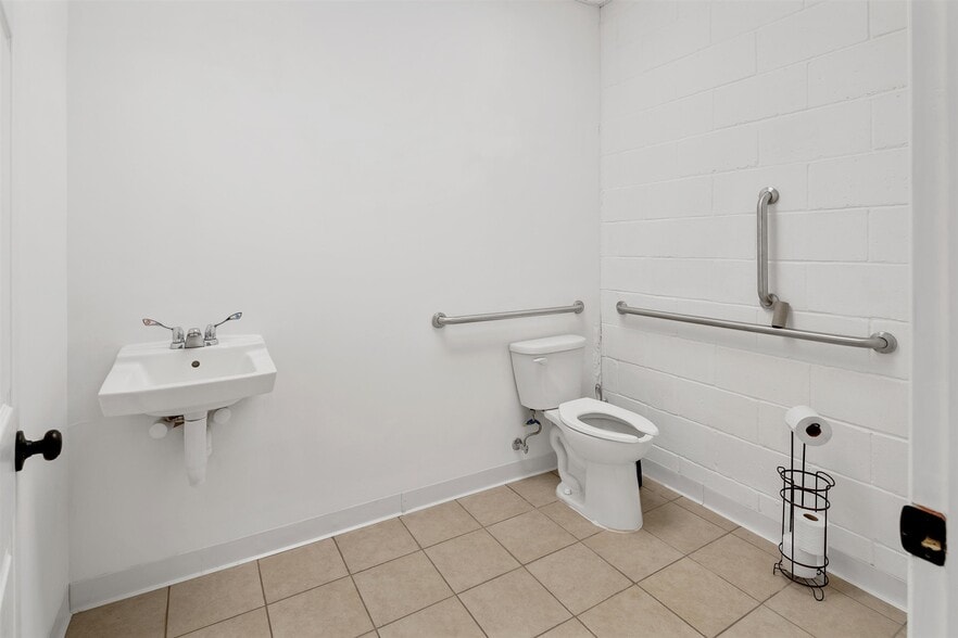 More Photos Of 680 Route 33 E, East Windsor General Retail For Lease