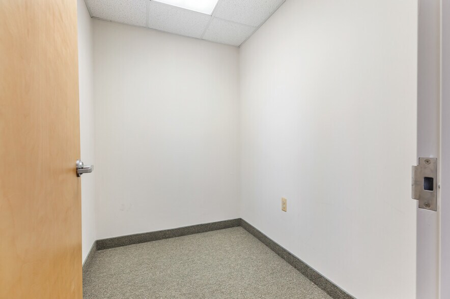 More Photos Of 50 S Franklin Tpke, Ramsey Medical For Lease