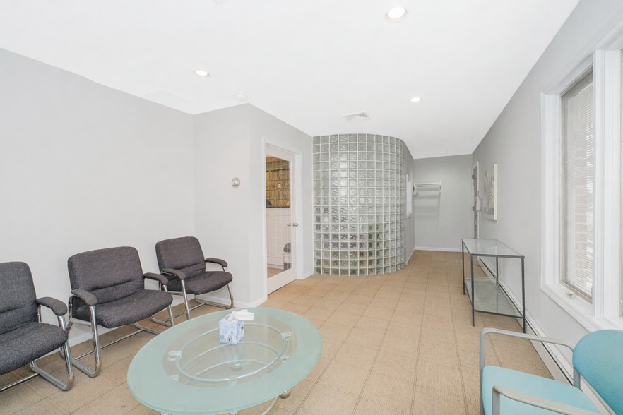 More Photos Of 107 Nelson Ave, Staten Island Office For Lease