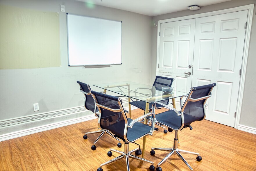 More Photos Of 668 W 28th St, Los Angeles Apartments For Sale