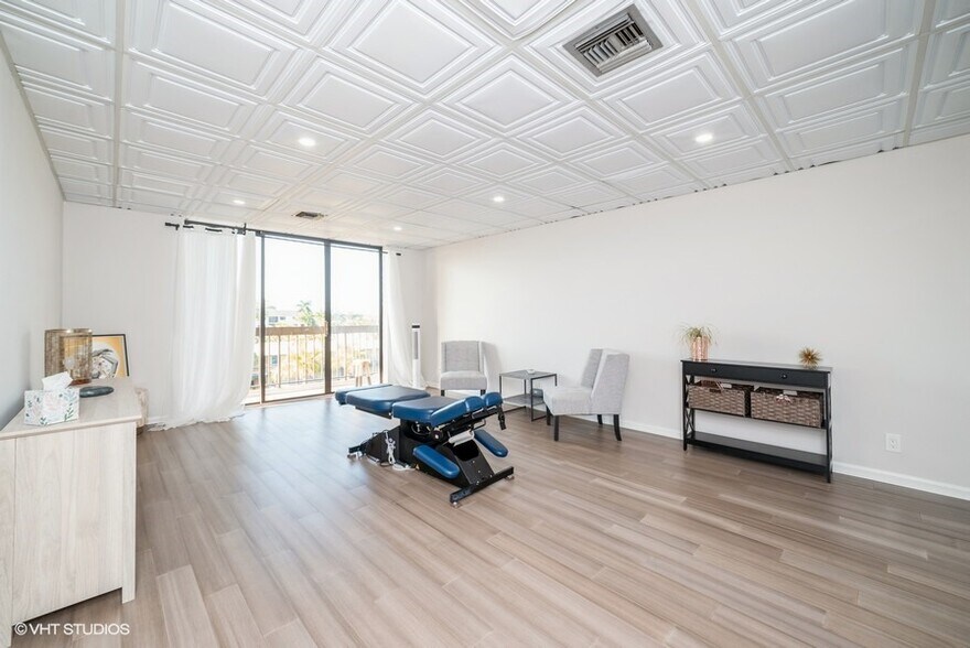 More Photos Of 2335 Tamiami Trl N, Naples Medical For Sale