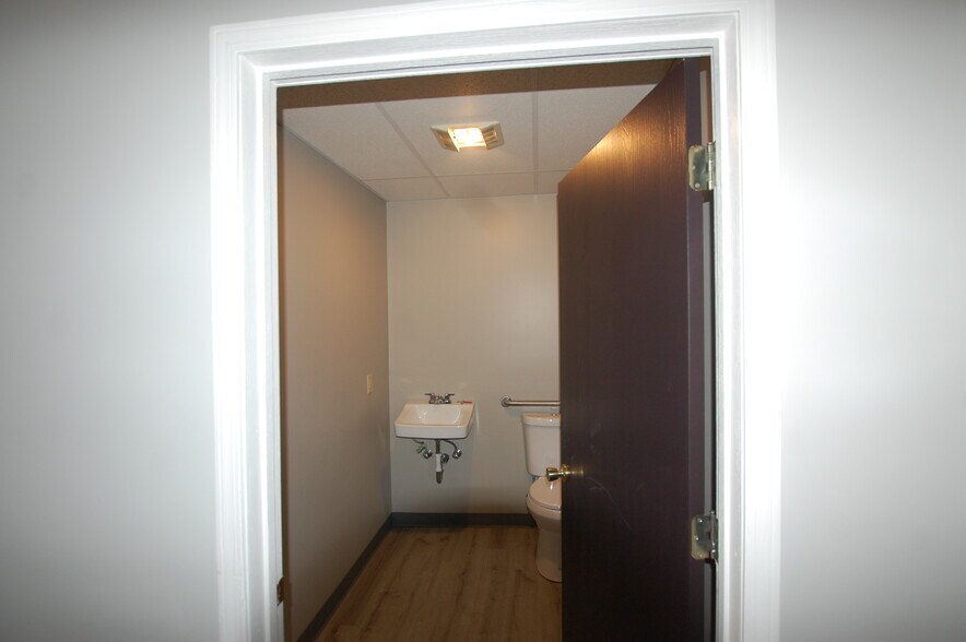 More Photos Of 405 W Third St, Jamestown Unknown For Lease