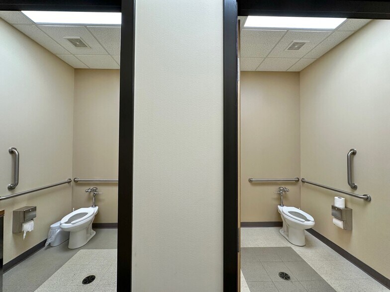 More Photos Of 1605 Adler Cir, Portage Unknown For Lease