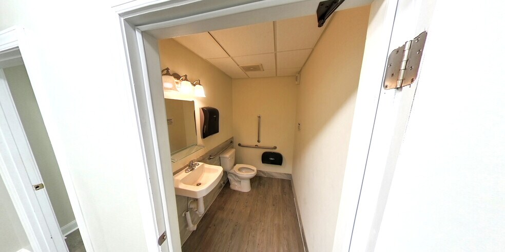 More Photos Of 8837 Goodbys Executive Dr, Jacksonville Medical For Lease