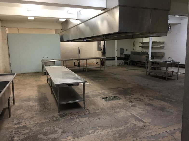 More Photos Of 2003 Colburn St, Honolulu Warehouse For Sale