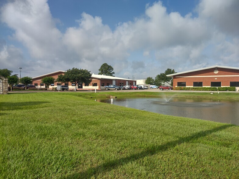 More Photos Of 11101-11109 Cutten Rd, Houston Warehouse For Lease