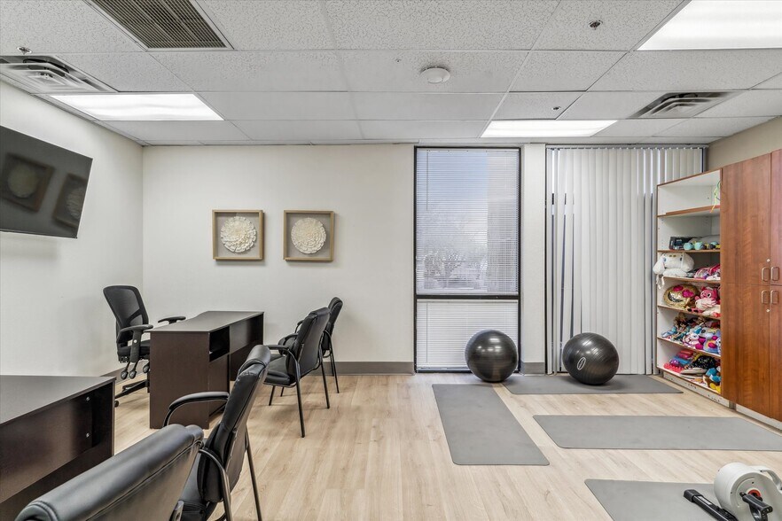 More Photos Of 4220 N 20th Ave, Phoenix Medical For Lease