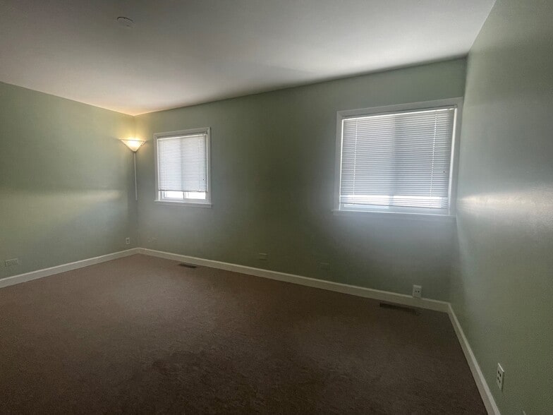 More Photos Of 580 Roger Williams Ave, Highland Park Medical For Sale