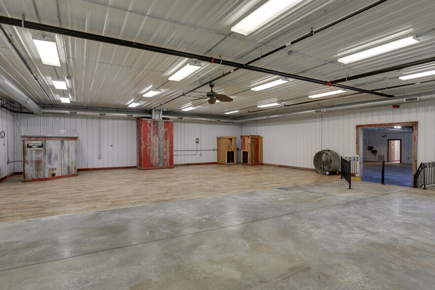 More Photos Of 711 S Front St, Quincy Industrial For Lease