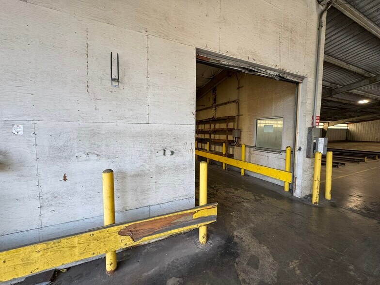 More Photos Of 4616 Enterprise Dr, Bartonville Industrial For Sale