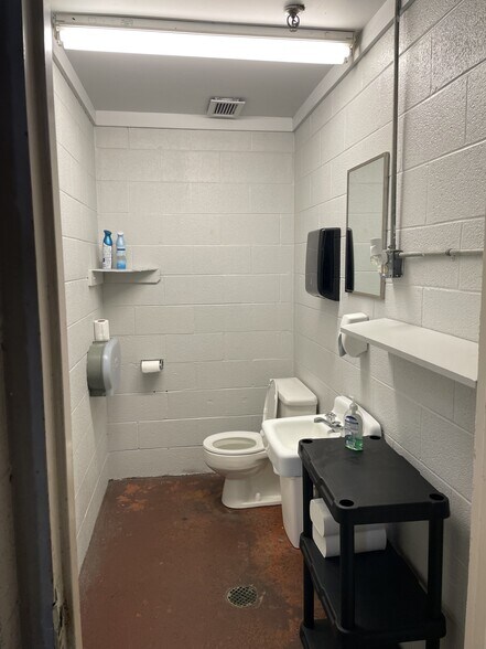 More Photos Of 920 Princess St, Wilmington Warehouse For Lease