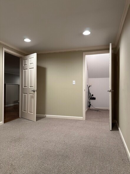 More Photos Of 2255 Sewell Mill Rd NE, Marietta Office For Lease