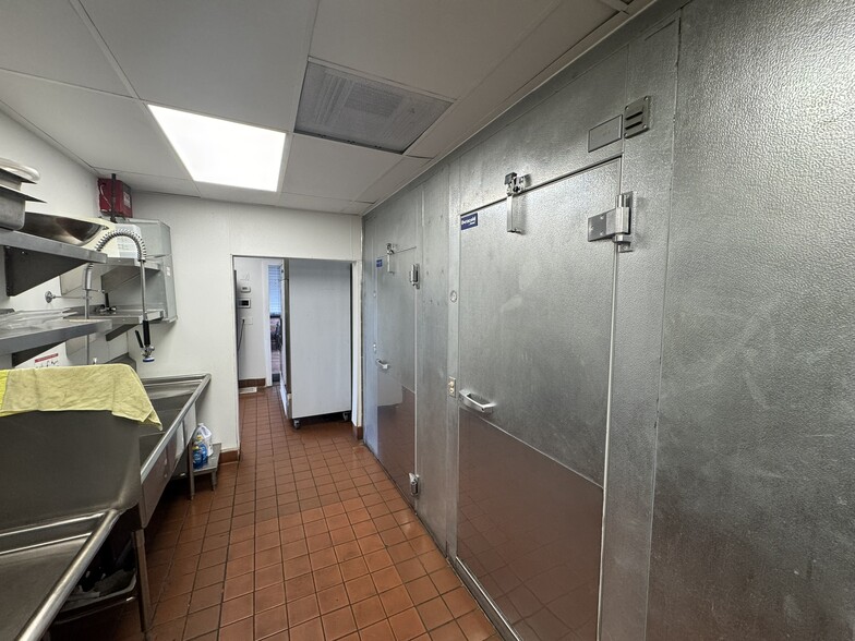 More Photos Of 11241 Beach Blvd, Stanton General Retail For Lease