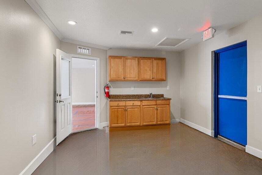 More Photos Of 984 Rockledge Blvd, Rockledge General Retail For Sale