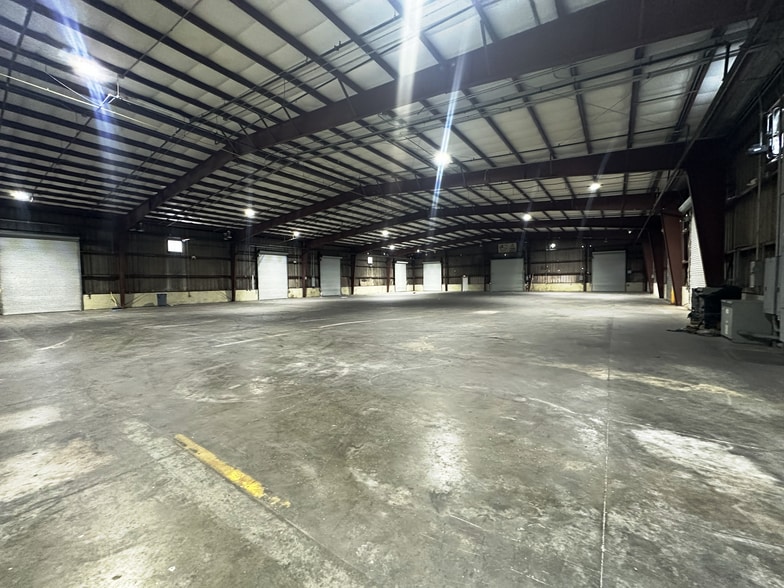 More Photos Of 7904 Interstate Ct, North Fort Myers Warehouse For Lease