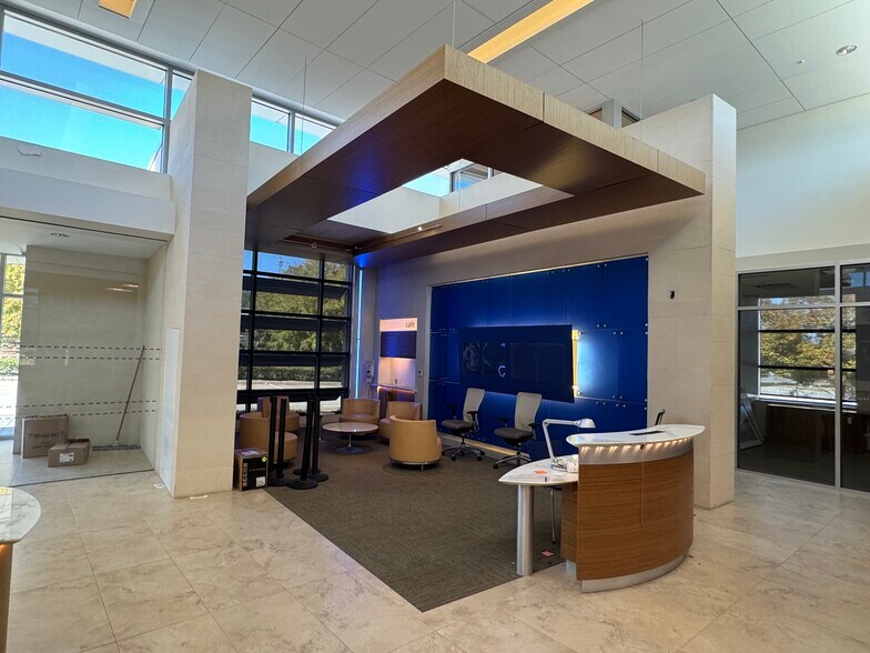 More Photos Of 5576 Grove Blvd, Hoover Bank For Lease