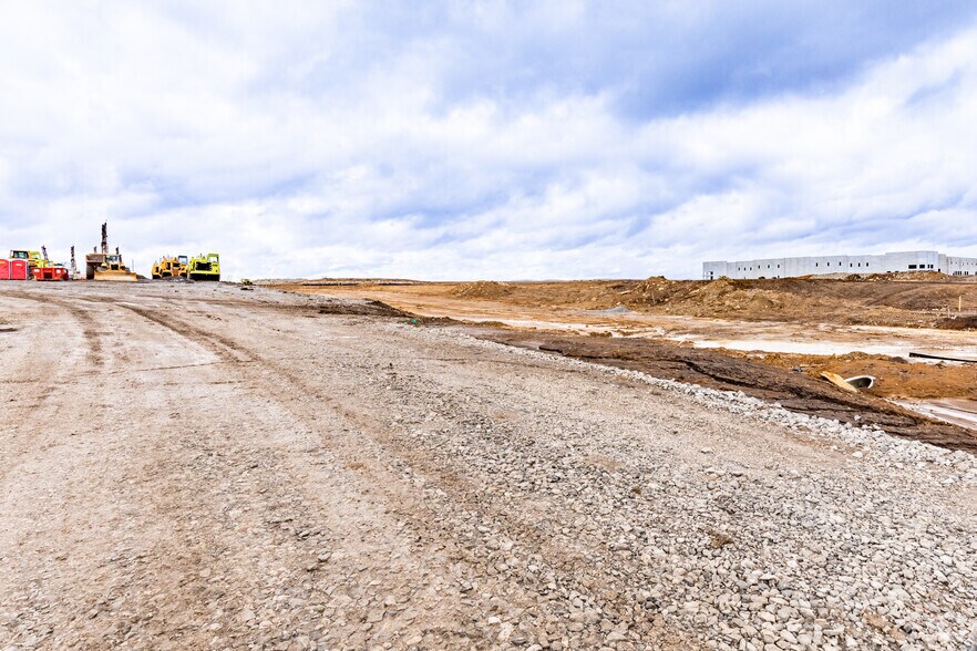 More Photos Of W 167th Street & S Clare Rd, New Century Distribution For Lease