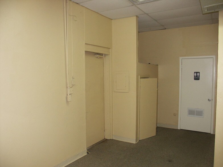 More Photos Of 3515-3559 W Northern Ave, Phoenix General Retail For Lease