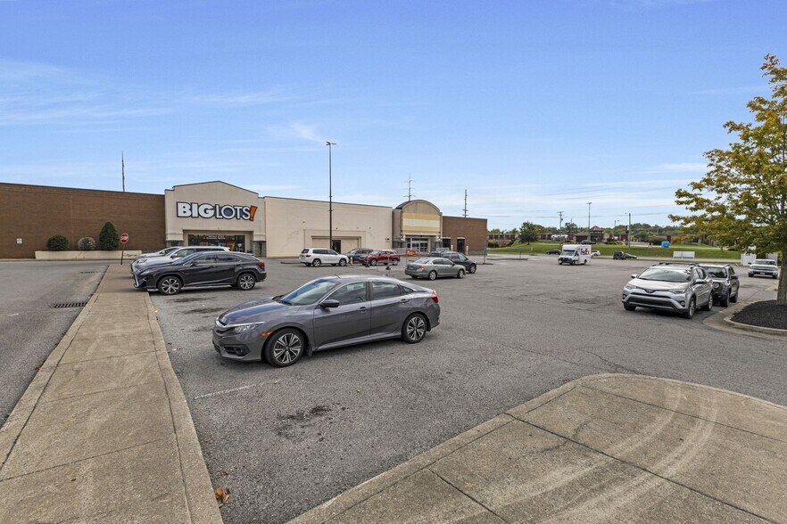 More Photos Of 5560 Nolensville Pike, Nashville Department Store For Lease