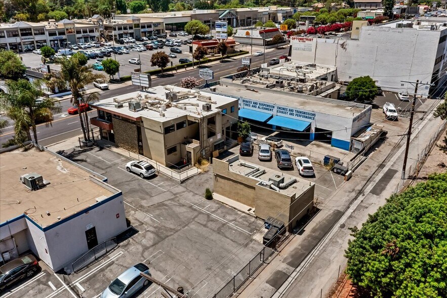More Photos Of 19709 Ventura Blvd, Woodland Hills Office For Sale