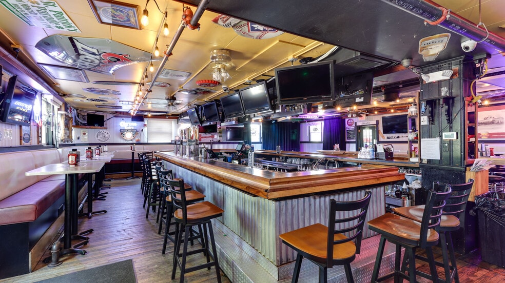 More Photos Of 744 Main St, Lumberton Bar For Sale