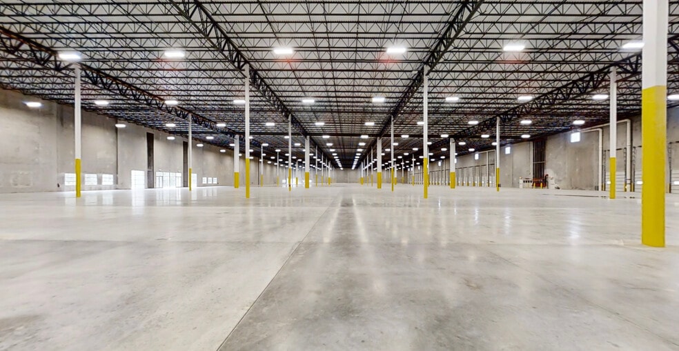 More Photos Of 15791 Corporate Cir, Jupiter Distribution For Lease