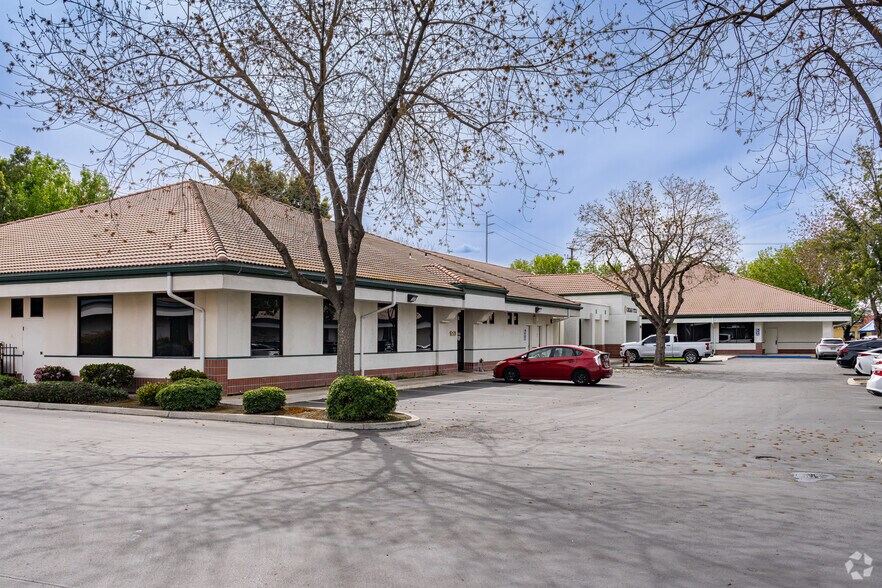 More Photos Of 1750 W Walnut Ave, Visalia Medical For Sale