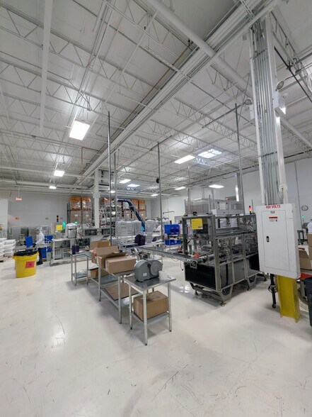 More Photos Of 2900-2950 N Oakley Ave, Chicago Manufacturing For Sale