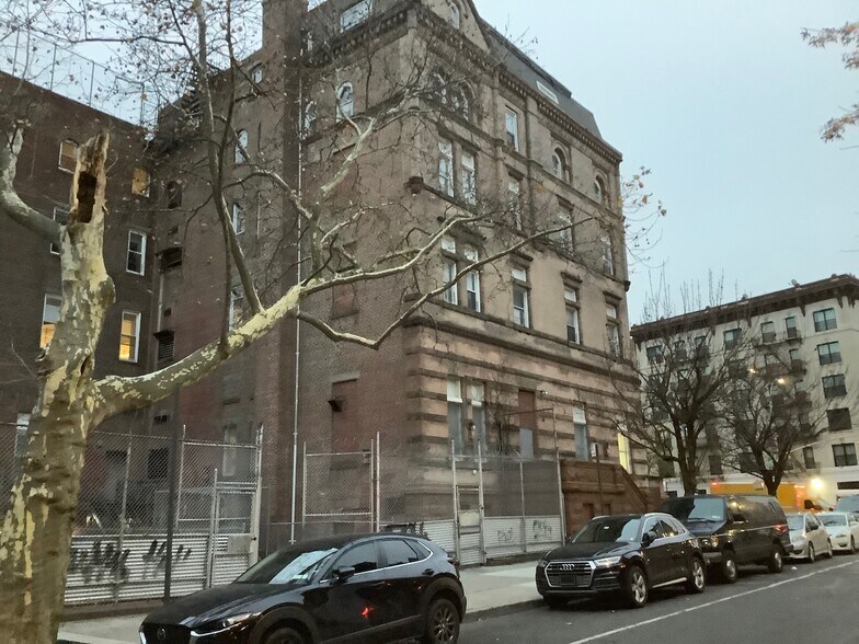 More Photos Of 19 Rogers Ave, Brooklyn Office For Lease