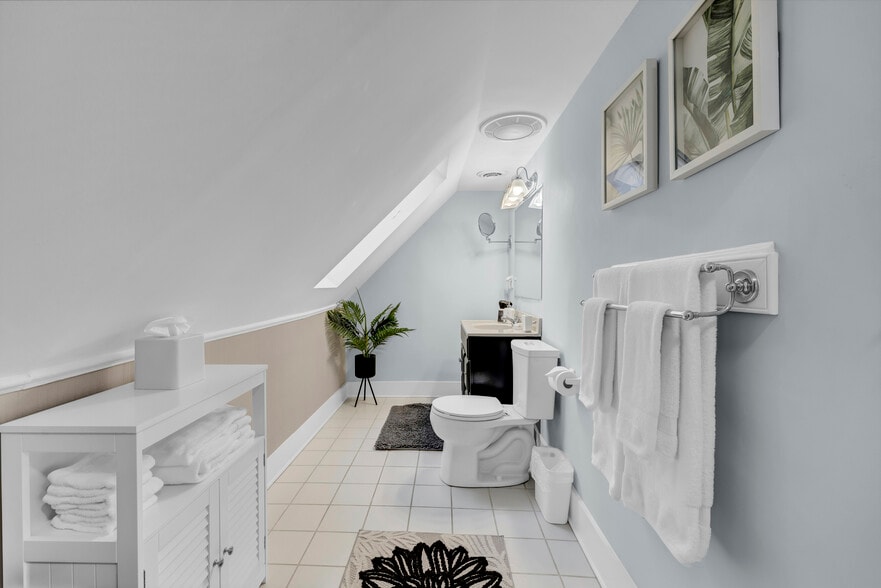 More Photos Of 412 S 3rd St, Wilmington Hospitality For Sale