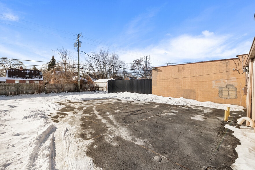 More Photos Of 16068 E 8 Mile Rd, Detroit Medical For Sale