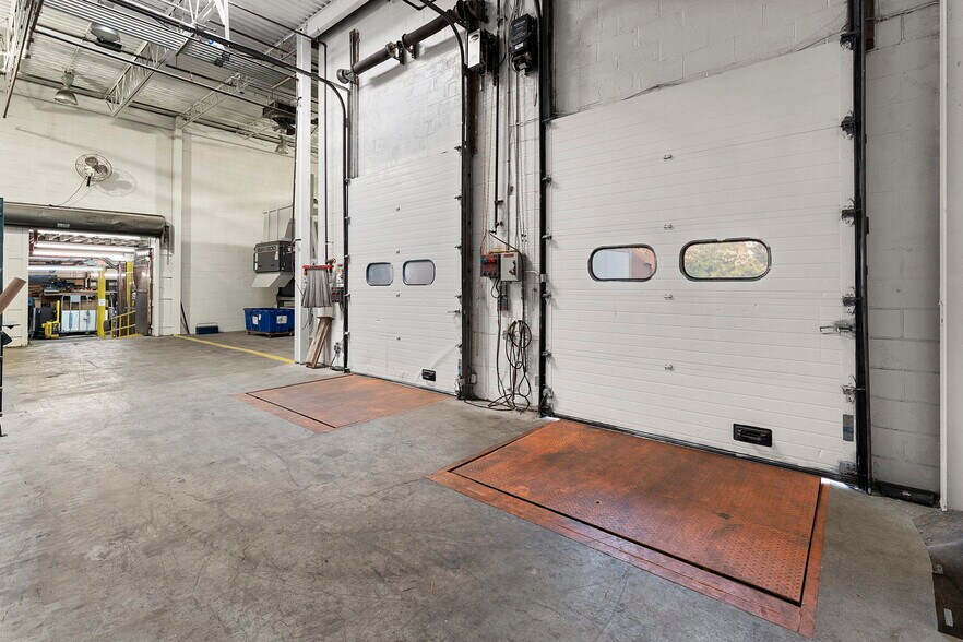 More Photos Of 100-118 John F Kennedy Dr N, Bloomfield Warehouse For Lease