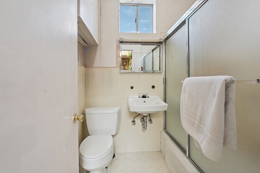 More Photos Of 2847 S Robertson Blvd, Los Angeles General Retail For Sale
