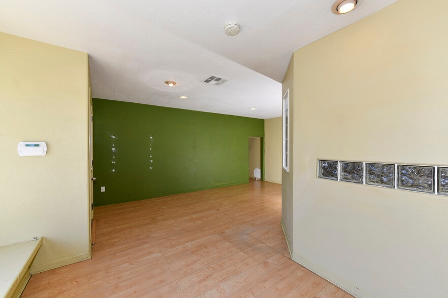More Photos Of 1519 Main St, Napa Storefront Retail Residential For Lease