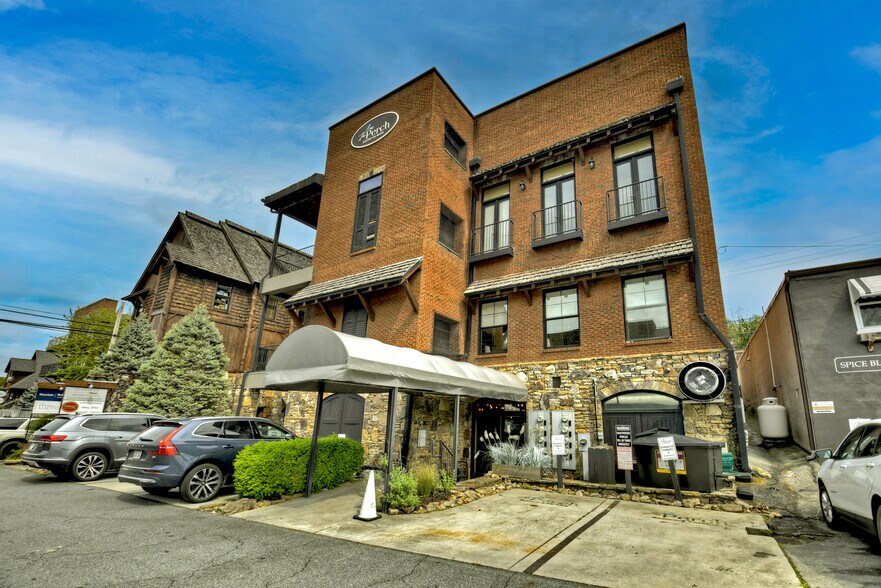 Primary Photo Of 588 E Main St, Blue Ridge Restaurant For Lease