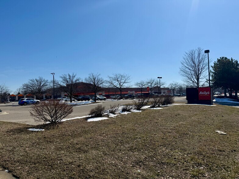 More Photos Of 15155 Silver Pky, Fenton Fast Food For Lease