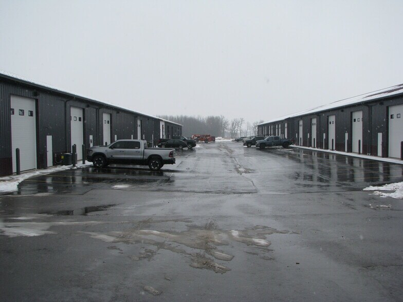 More Photos Of 3862 Norrie Dr, New Franken Showroom For Lease