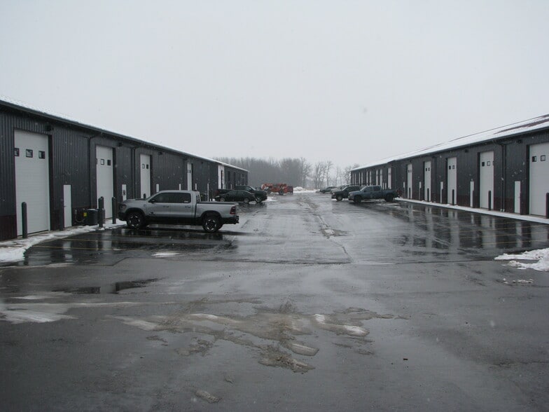 More Photos Of 3862 Norrie Dr, New Franken Showroom For Lease