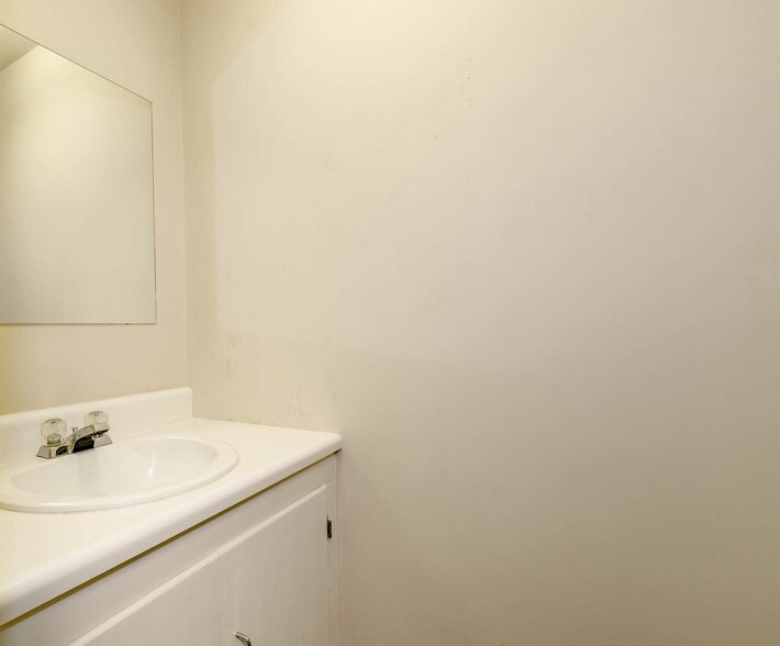 More Photos Of 215 Church St, Lenoir Office For Sale