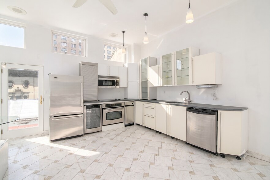More Photos Of 338 W 71st St, New York Apartments For Sale