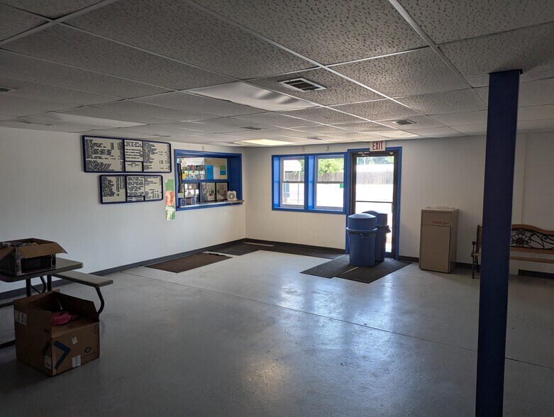 More Photos Of 1221 S Laramie, Peoria Freestanding For Sale