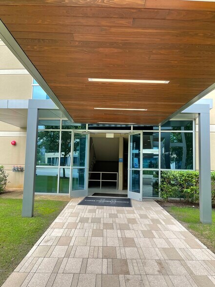 More Photos Of 1780 Hughes Landing Blvd, The Woodlands Office For Lease