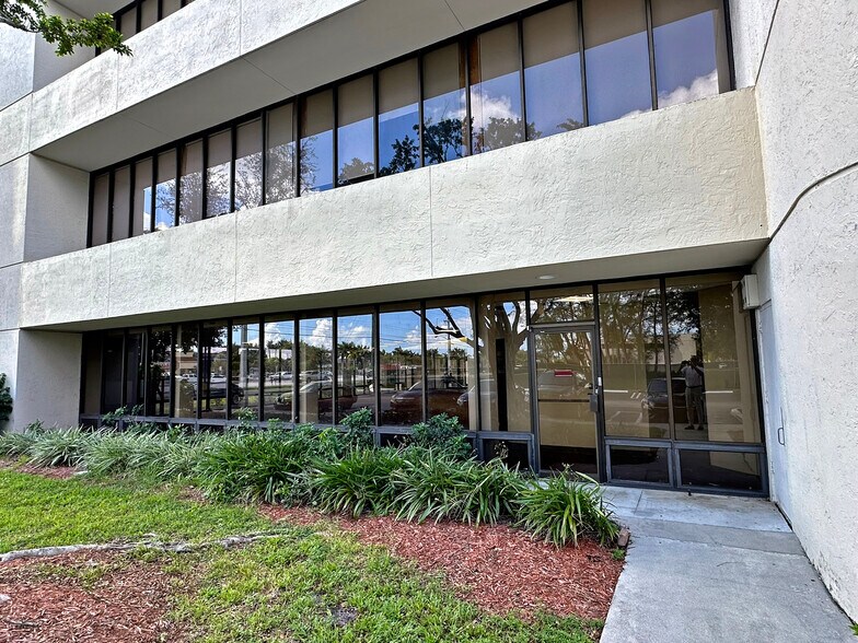 More Photos Of 5849 Okeechobee Blvd, West Palm Beach Office For Lease