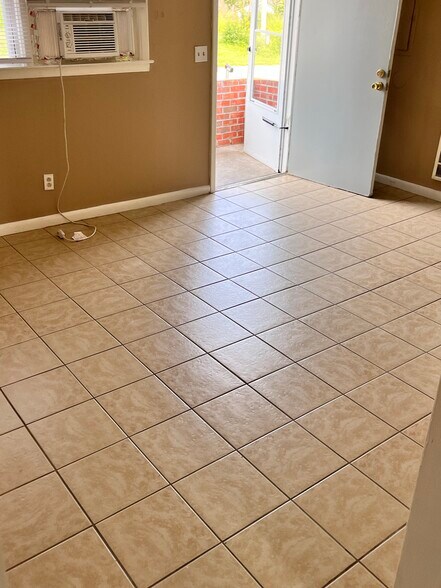 More Photos Of 3411 W Walnut St, Johnson City Apartments For Sale
