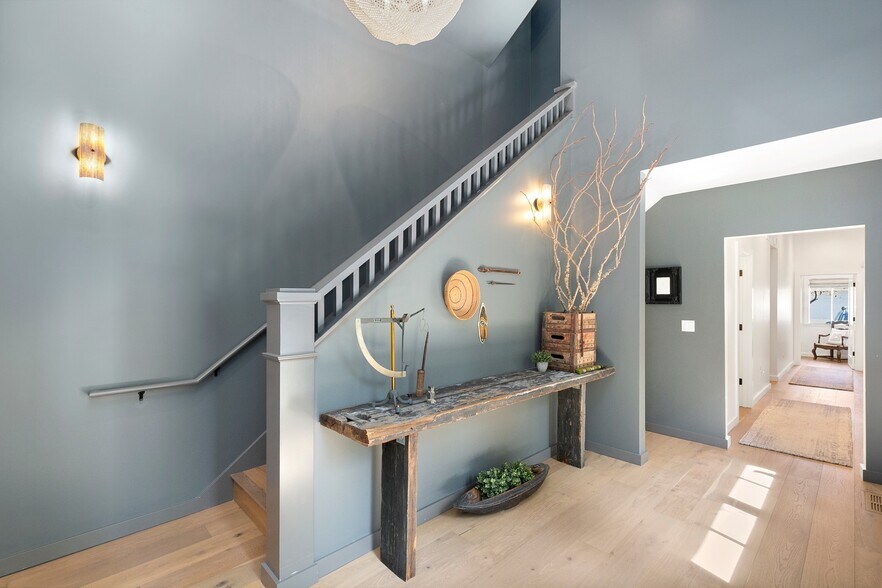 More Photos Of 5932 California Ave SW, Seattle Office Residential For Sale