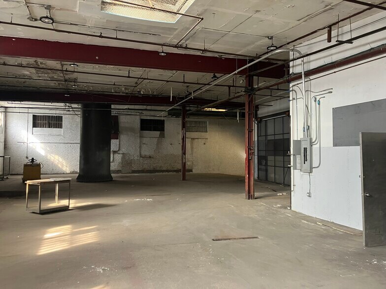 More Photos Of 27-21 51st Ave, Long Island City Warehouse For Lease