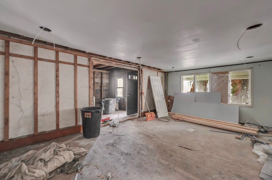 More Photos Of 317 S 10th Ave, Scranton Warehouse For Sale