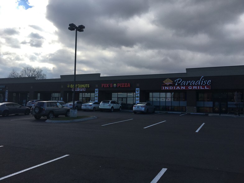 More Photos Of 620 Dunlop Ln, Clarksville Freestanding For Lease