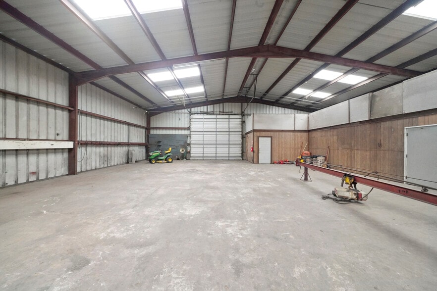 More Photos Of 213 FM 1314, Conroe Manufacturing For Lease